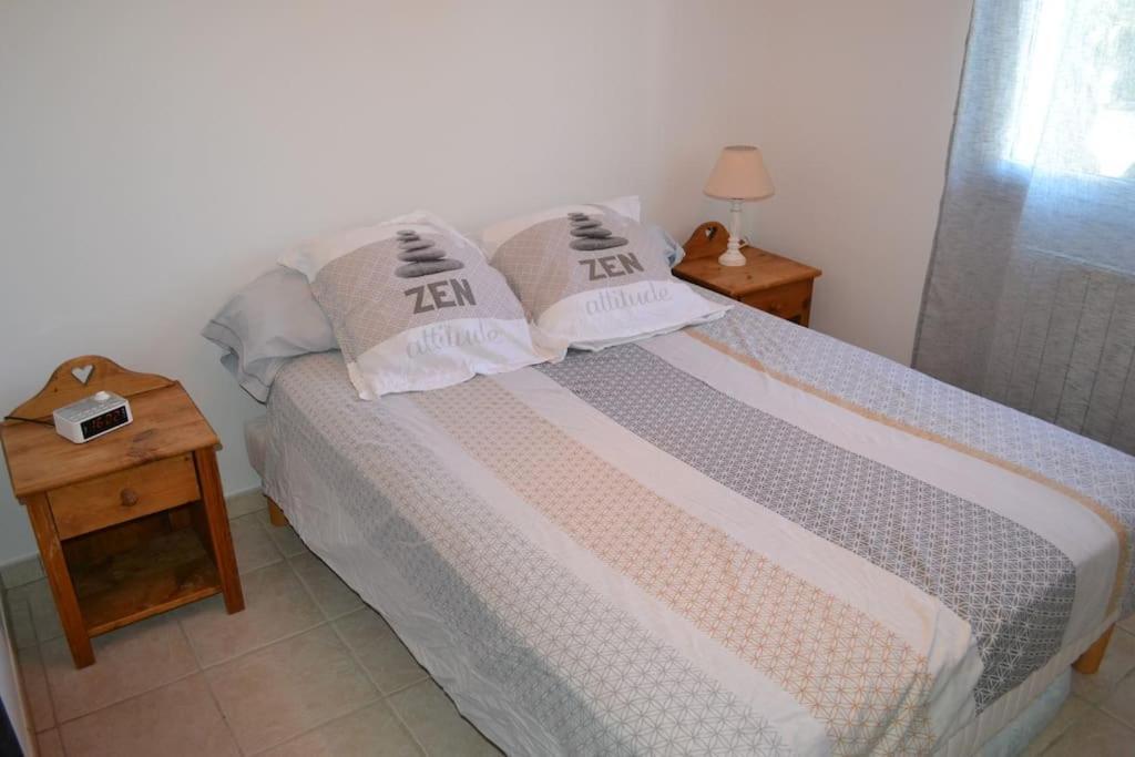 Joli Appartement Au Calme Entre Nimes Et Avignon Meynes Exteriör bild
