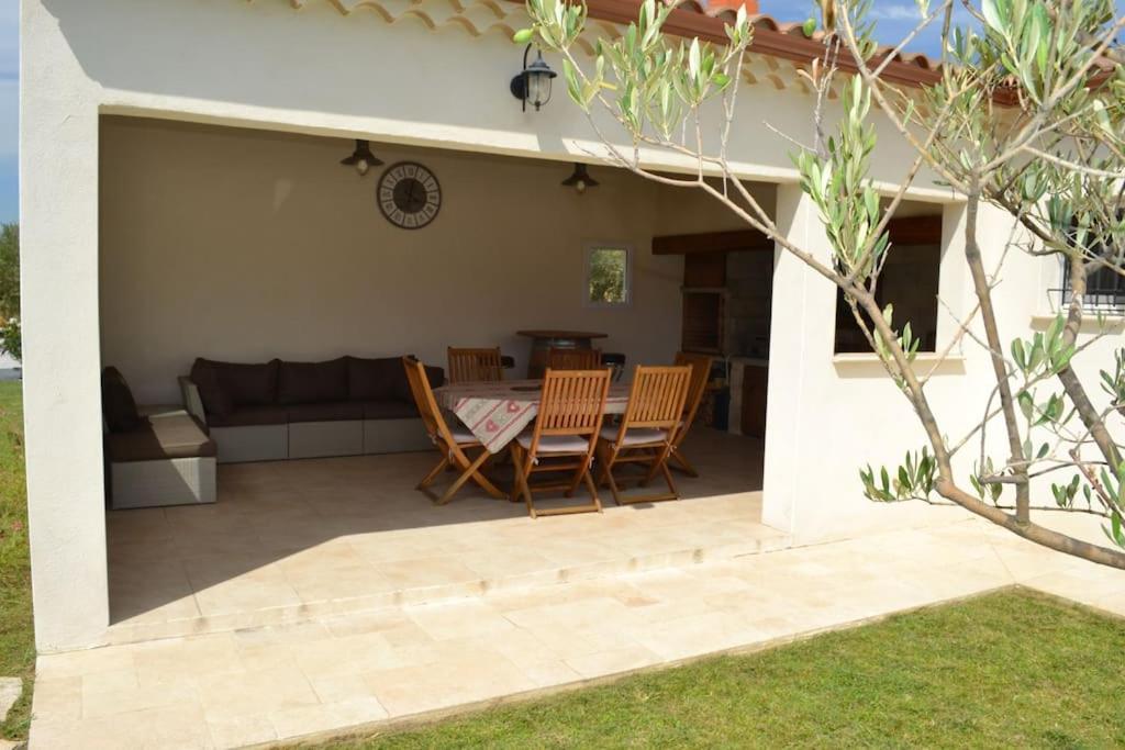 Joli Appartement Au Calme Entre Nimes Et Avignon Meynes Exteriör bild