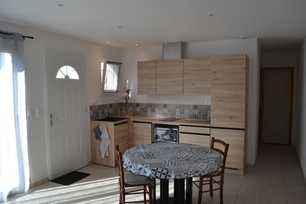 Joli Appartement Au Calme Entre Nimes Et Avignon Meynes Exteriör bild