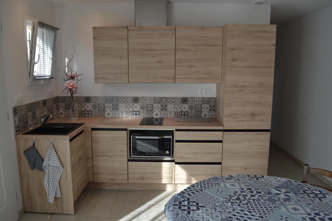Joli Appartement Au Calme Entre Nimes Et Avignon Meynes Exteriör bild